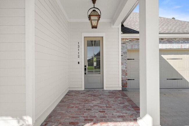 Building Photo - 4 bedroom 3 full bath home, located in the...