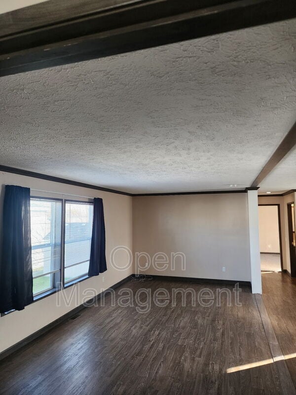 Building Photo - 511 E 1st St