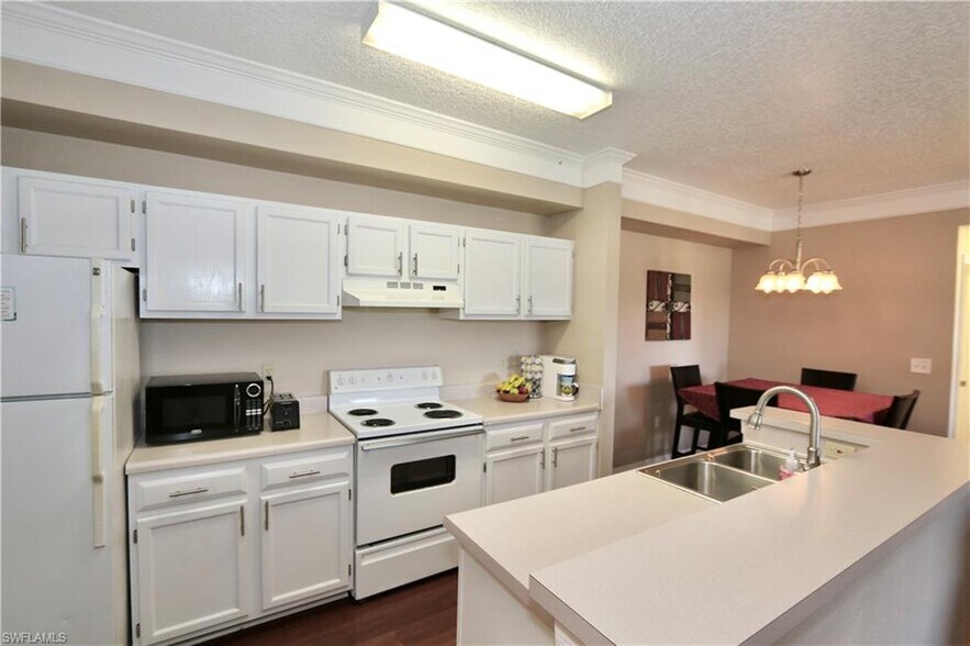 Building Photo - 11490 Villa Grand