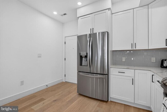 Building Photo - 927 Kennedy St NW