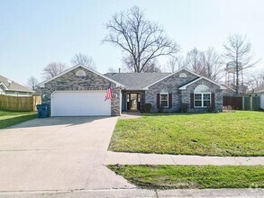 Building Photo - Great 3 Bed 2 Bath House In Ashland MO!