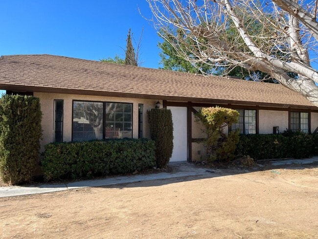 Building Photo - 20460 Rimrock Rd E