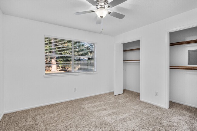 Building Photo - 59 Artesian Oaks Dr