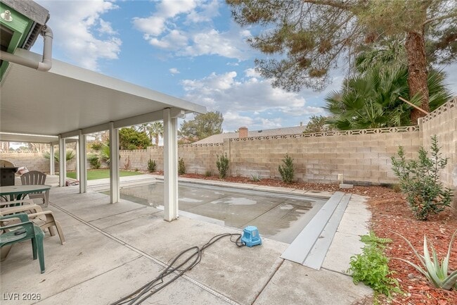 Building Photo - 2340 Richard Dr