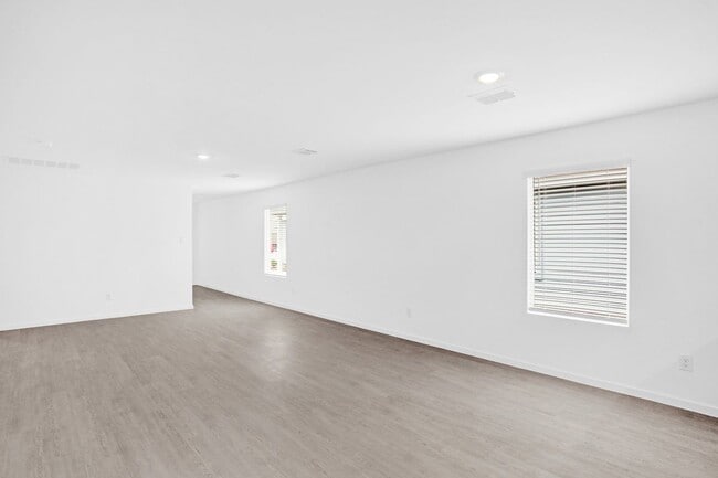 Building Photo - 835 Madrono Dr