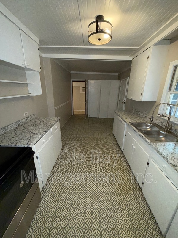 Building Photo - 427 Myrtlewood Ave