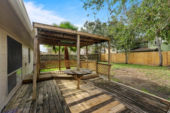 Building Photo - 119 Wood Hollow Dr