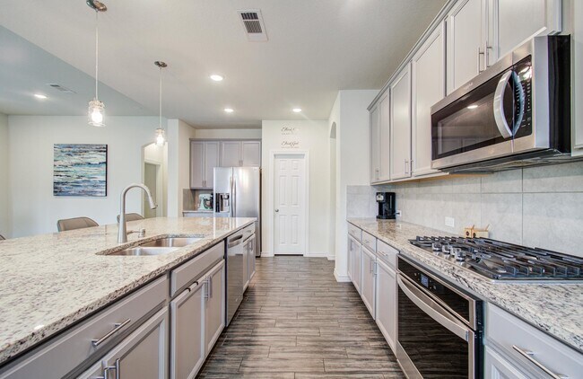 Building Photo - 27817 Ellie Oak Ln