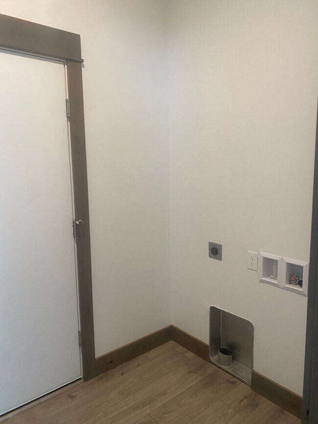 Building Photo - Abigail Lane Duplex