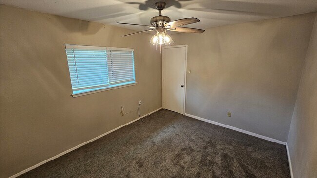 Building Photo - 5210 Russelville Rd