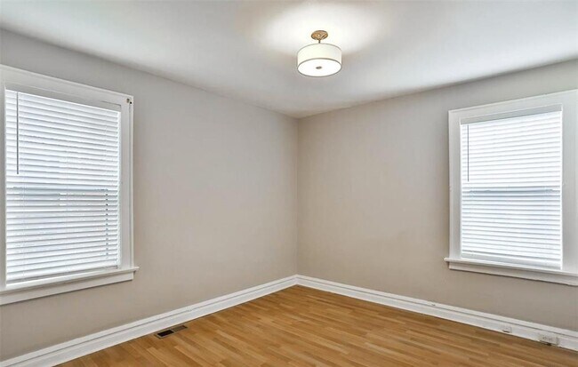 Building Photo - 7125 Dartmouth Ave