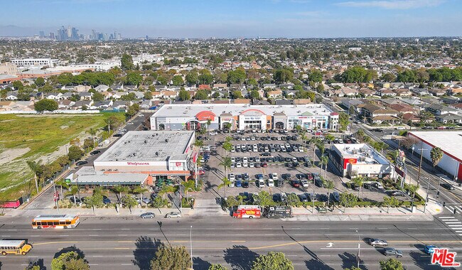 Building Photo - 3701 Coliseum St