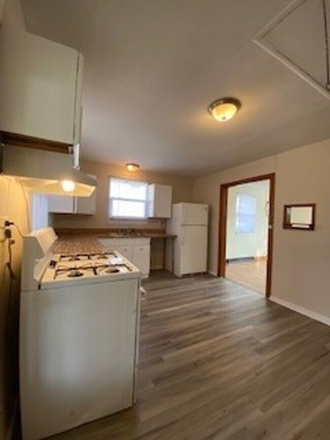 Building Photo - 2 Bedroom Home in South Bend!