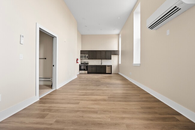 Primary Photo - 22 N King St