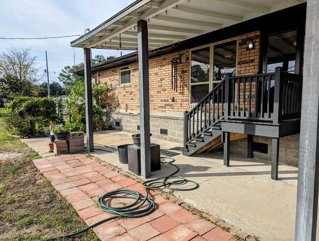 Building Photo - Updated 3/2 in Scott with Country Views!