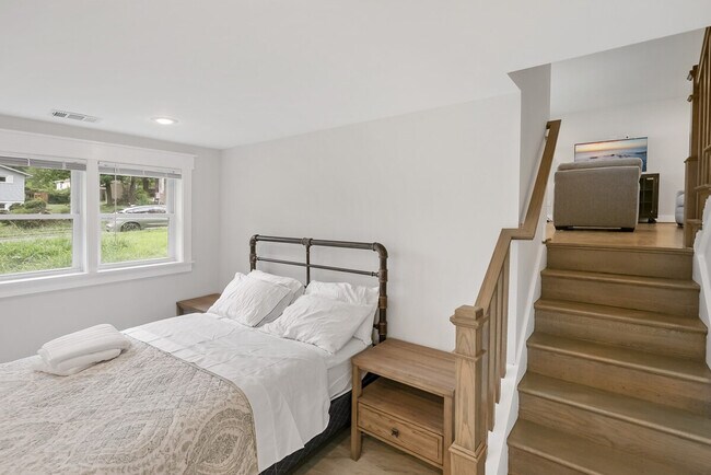 Building Photo - 7900 Heritage Dr