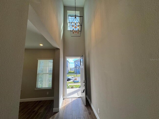 Building Photo - 16405 Silver Brk Wy