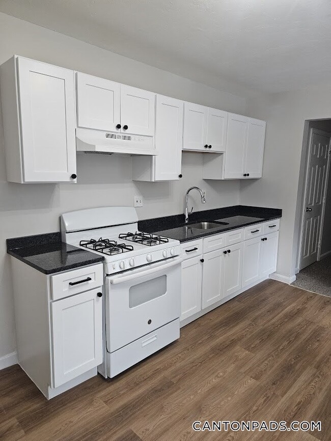 Building Photo - 33 Rockland St