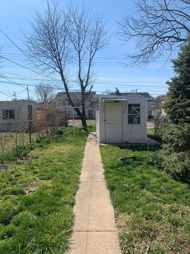 Building Photo - 821 Lanvale St