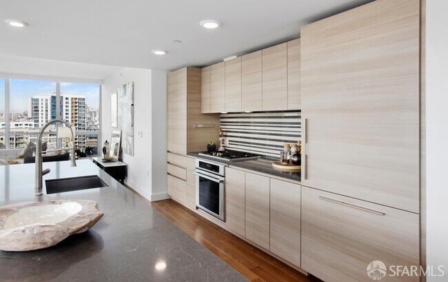 Building Photo - 708 Long Bridge St