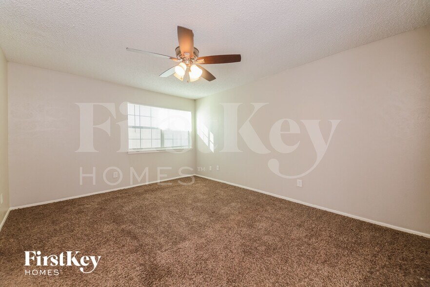 Building Photo - 2933 Southern Cross Dr