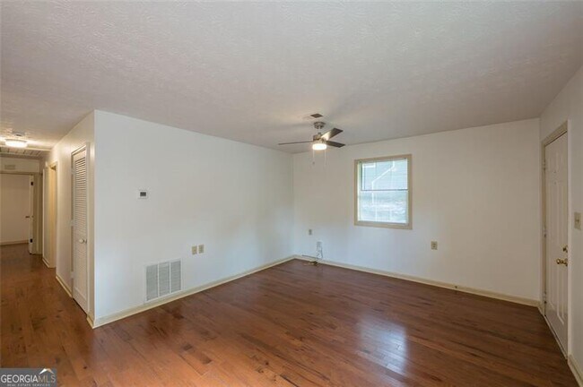 Building Photo - 503 Connally St SE