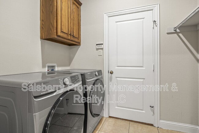 Building Photo - 9134 Penny Ln