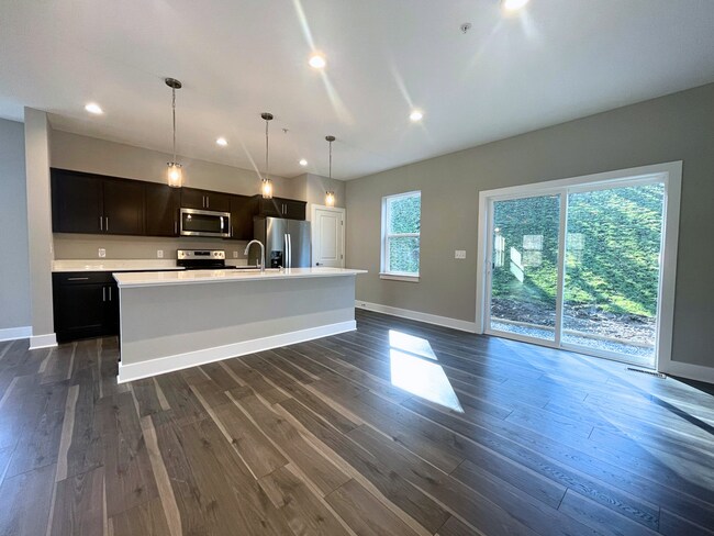 Building Photo - Beautiful 3 Bedroom Townhome in Delmont, P...