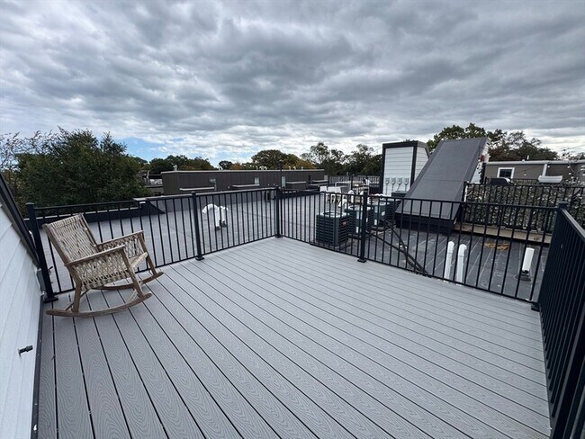 Building Photo - 49 Rogers St