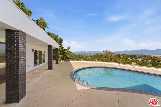 Building Photo - 3329 Dona Rosa Dr