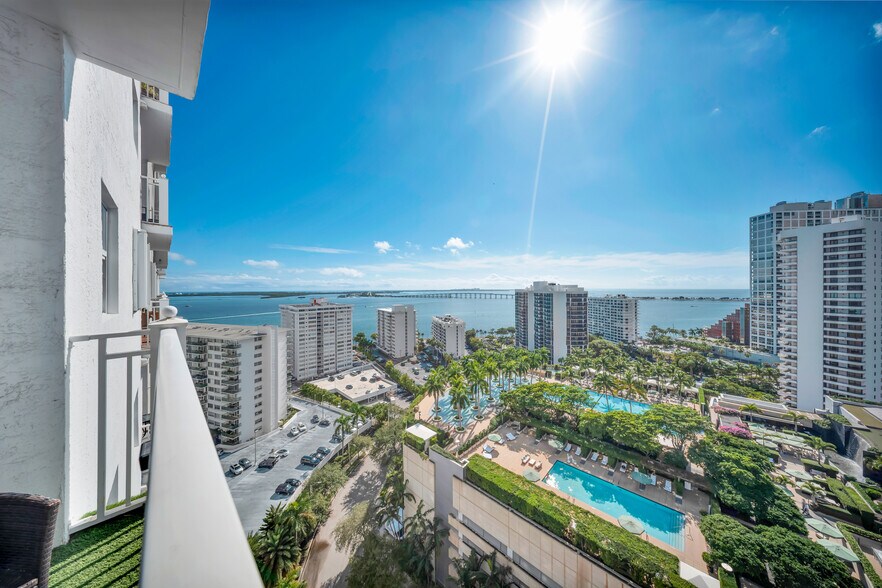 Building Photo - 185 SE 14th Ter