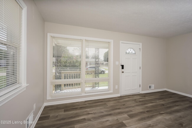 Building Photo - 8300 Pandorea Dr