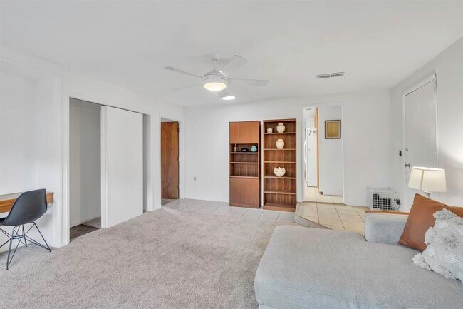 Building Photo - 17052 Bernardo Oaks Dr