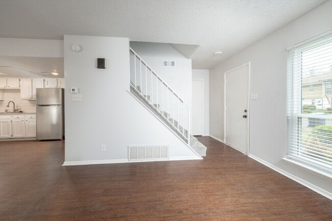 Building Photo - Remodeled Townhome with Granite & Stainless appliances