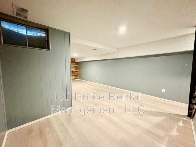 Building Photo - 8027 N Stoddard Ave