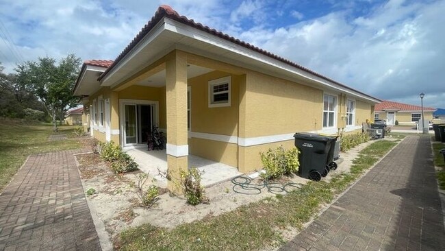 Building Photo - 1601 Cumin Dr