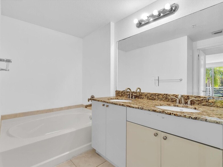 Building Photo - 1830 Radius Dr