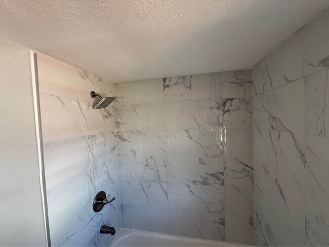 Building Photo - 14 Dellwood Dr