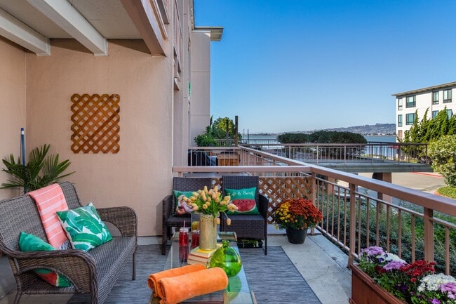 Building Photo - Just landing in the East Bay? Fully Furnished Resort 1 Bdrm. condo available on a short or long t...
