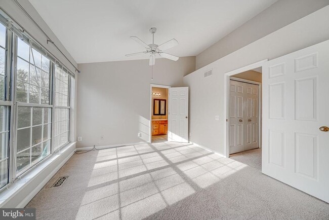 Building Photo - 329 Barnfield Square NE