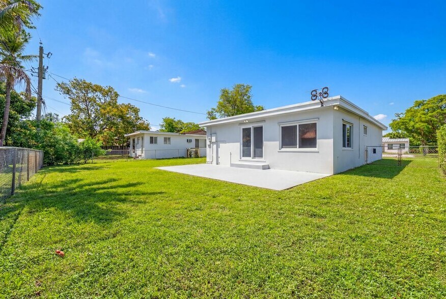 Building Photo - 6447 SW 10th St