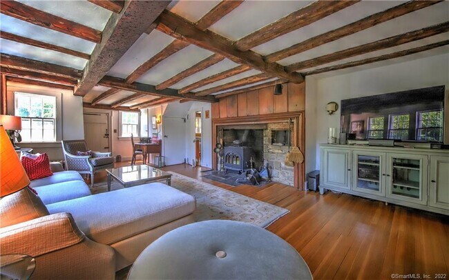 Building Photo - 96 Kings Hwy N