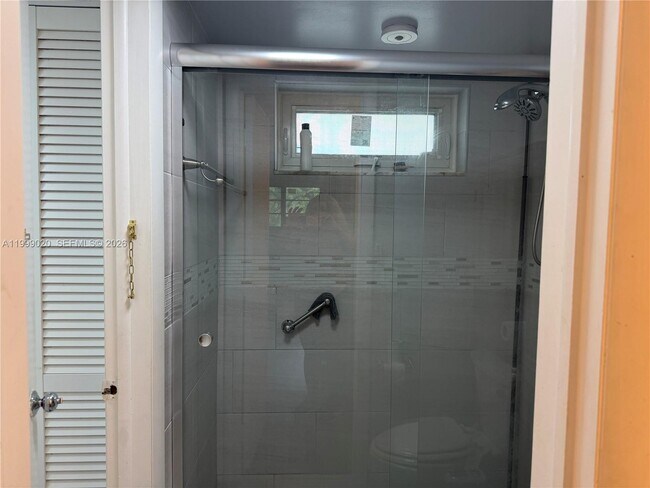 Building Photo - 5851 NW 62nd Ave