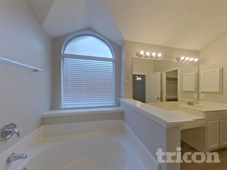 Building Photo - 907 Ponds Ct