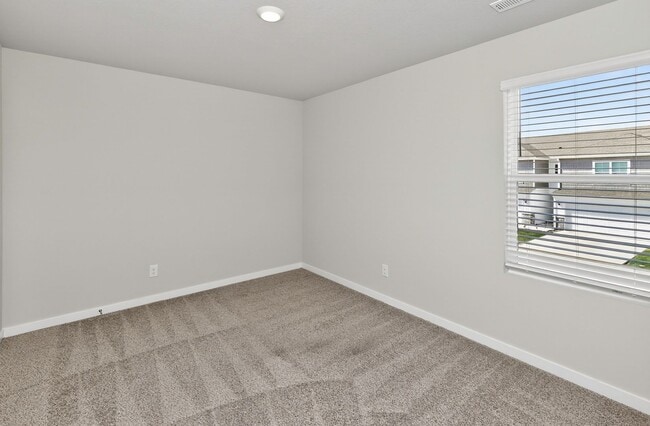 Building Photo - MODERN COMFORT!! 3 Bedroom, 3 Bathroom Townhome in Urbandale!