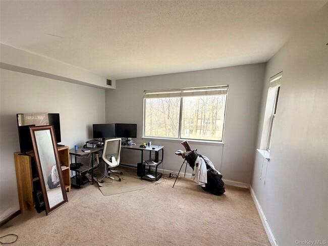 Building Photo - 15 Bayberry Dr