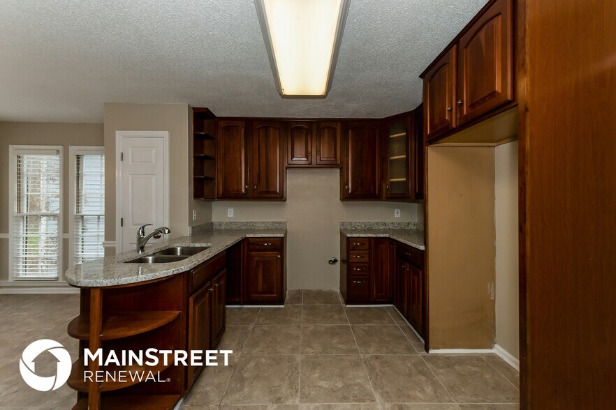 Building Photo - 3175 Rock Creek Dr