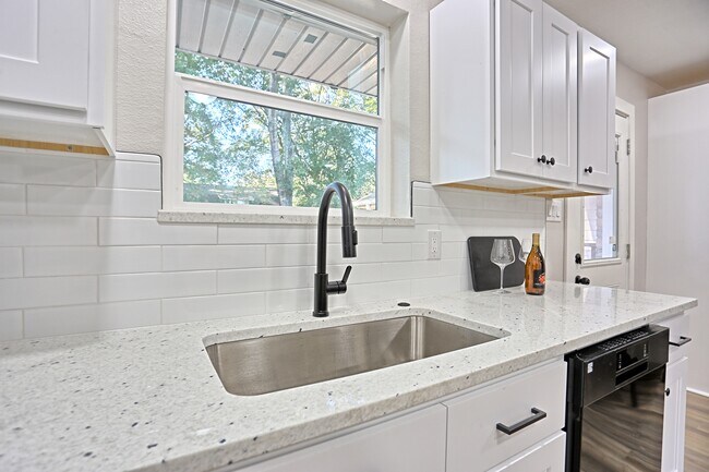 Building Photo - 704 Natchez River Cir