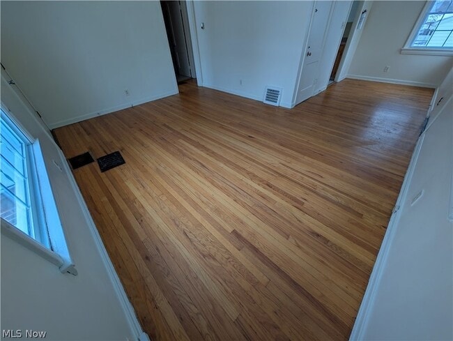 Building Photo - 637 E Wilbeth Rd