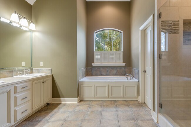 Building Photo - 106 Sandhurst Dr